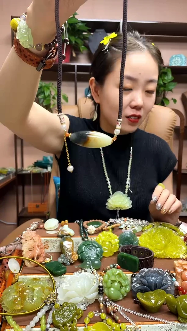 未镶嵌岫玉吊坠·