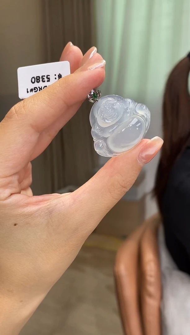 颈饰18K金镶嵌翡翠佛公