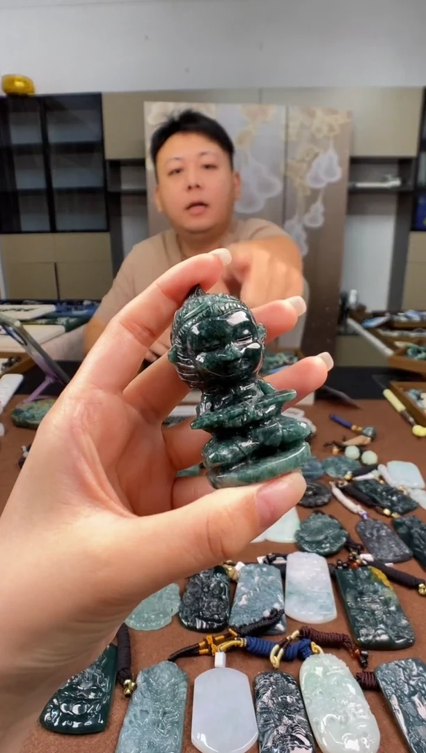 颈饰未镶嵌翡翠 多样性发其一