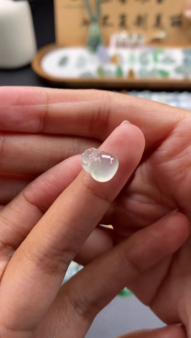 颈饰未镶嵌翡翠翡翠冰种裸石
