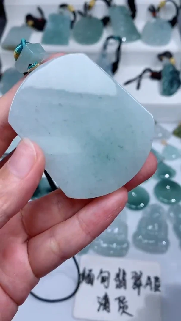 颈饰未镶嵌翡翠吊坠