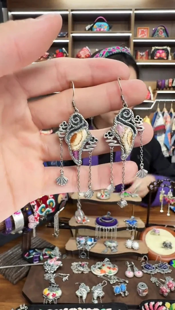 【闪购商品】织绣61蒙阿苏苗绣传承