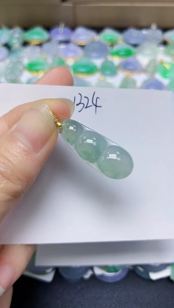 翡翠未镶嵌颈饰天然缅甸翡翠A货