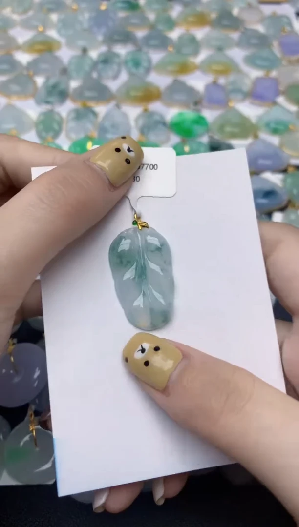 翡翠18K金镶嵌颈饰天然A货翡翠