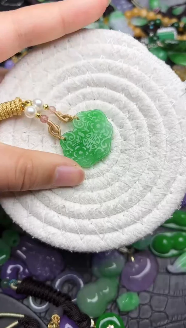 颈饰未镶嵌翡翠缅甸翡翠吊坠