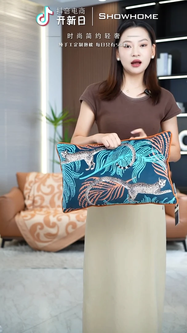化纤豹纹图案腰枕30X50