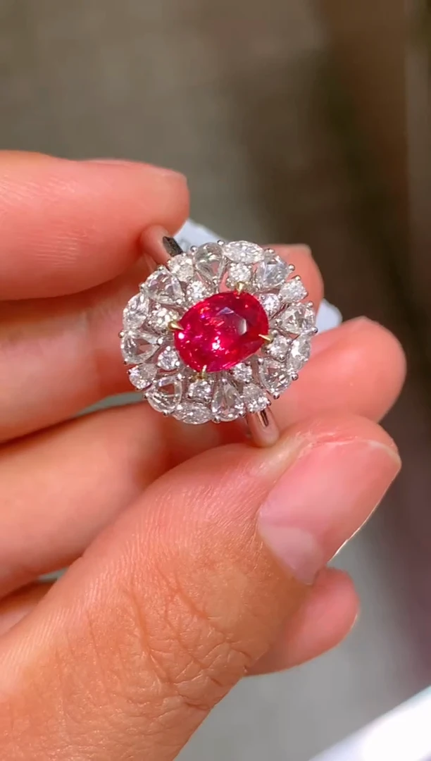 18K金镶嵌戒指红宝石1.02ct