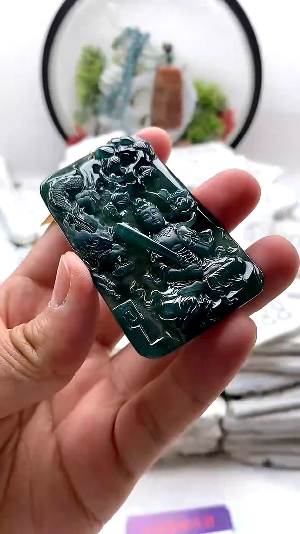 翡翠未镶嵌颈饰虚空藏