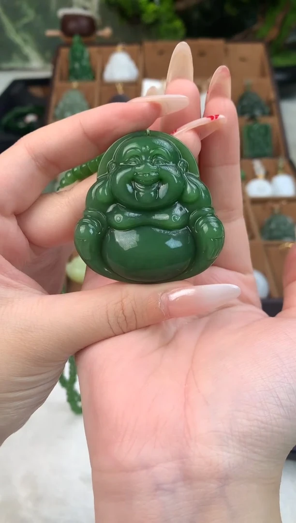 颈饰未镶嵌和田玉吊坠