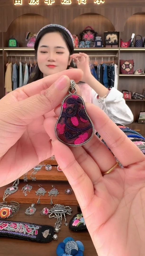 【闪购商品】织绣扶光苗绣传承24