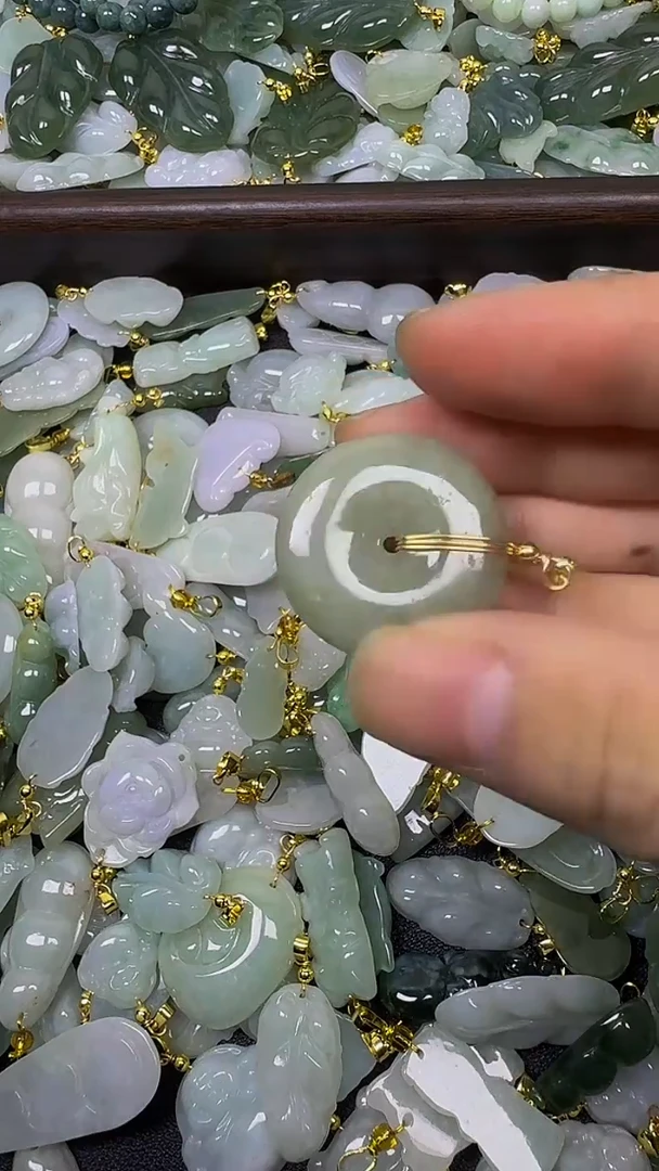 颈饰未镶嵌翡翠颈饰未嵌镶翡翠
