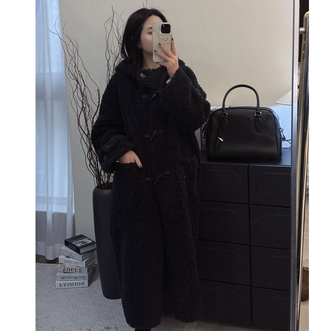 9579 小CC时尚穿搭2025冬季新款重磅年货牛角扣羊羔毛长款外套