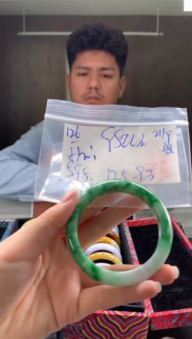 未镶嵌手镯翡翠H****?翡翠手镯 下单联系小耳机#126
