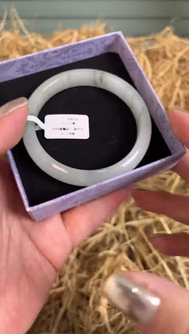 未镶嵌手镯石英质玉编号C-119