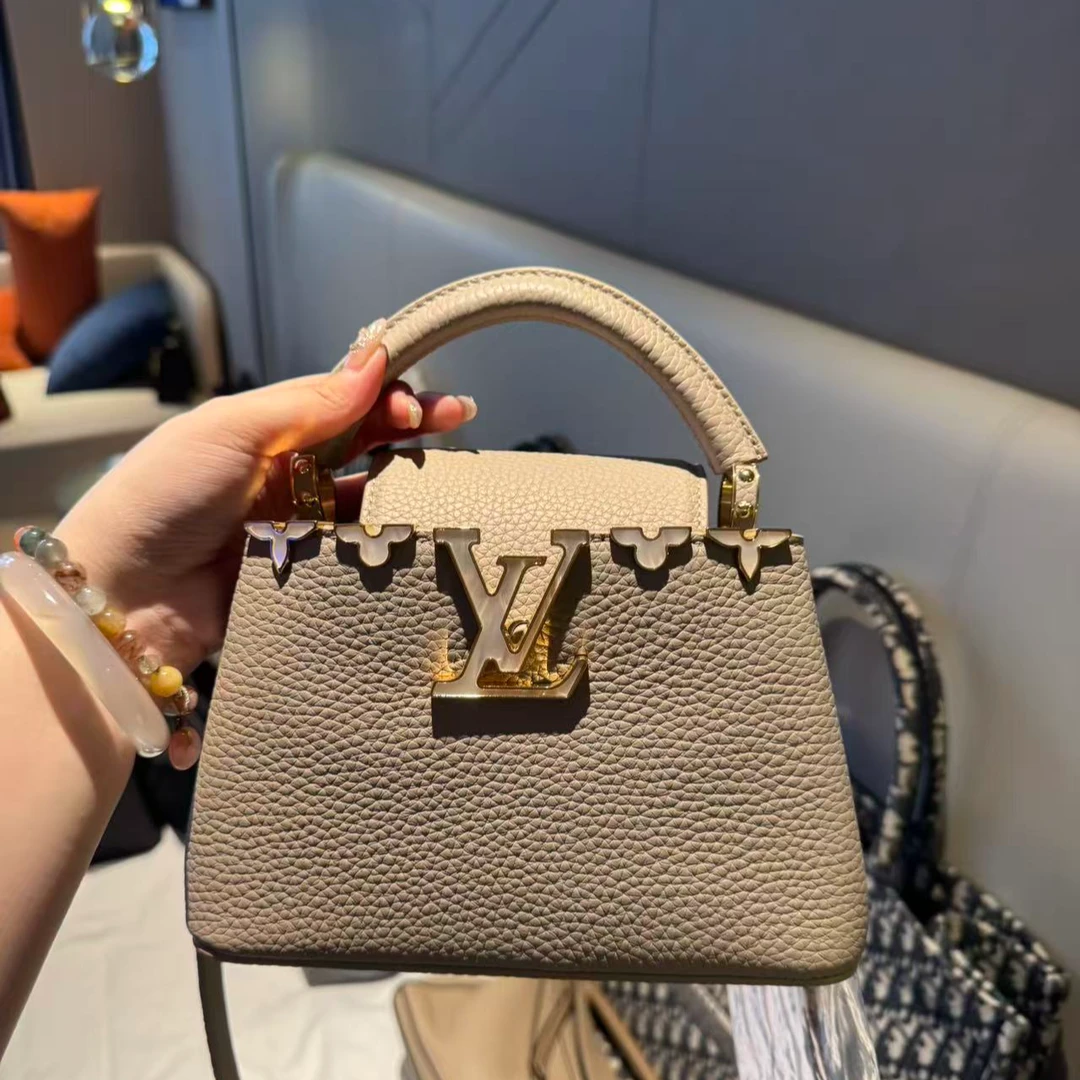 未使用 LouisVuitton/路易威登 CAPUCINESmini灰色/包展/806132