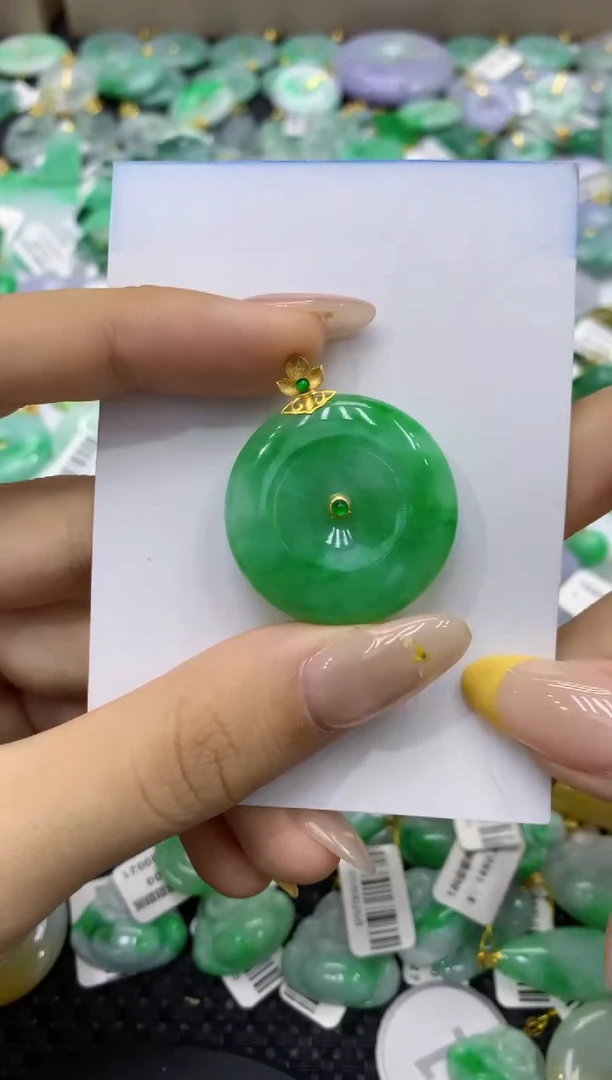 颈饰18K金镶嵌翡翠天然缅甸翡翠A货