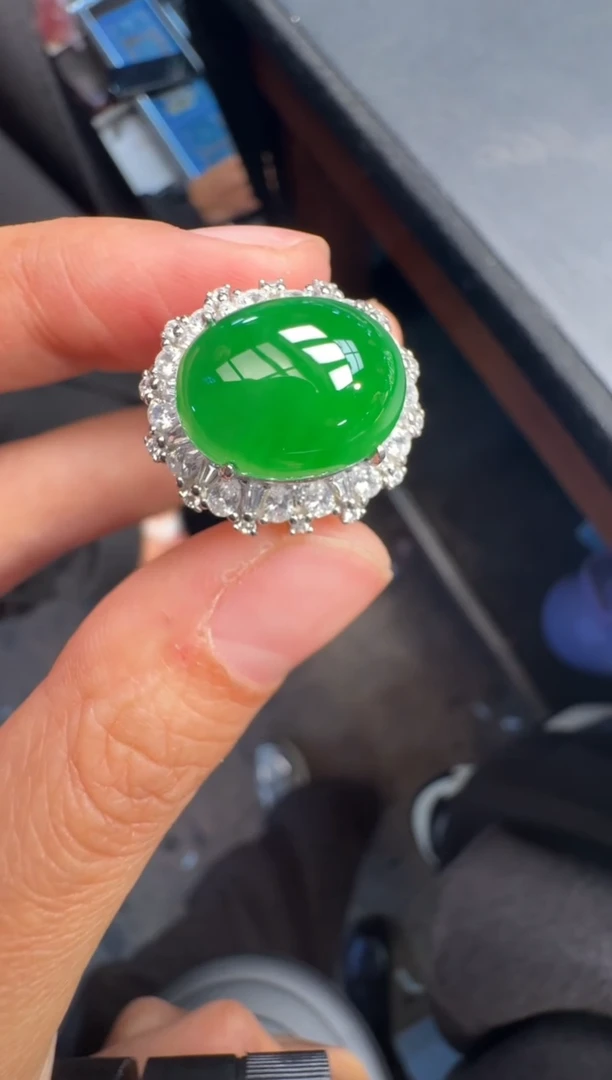 未镶嵌定制翡翠A货有轻微色差属于正常现象，戒指1