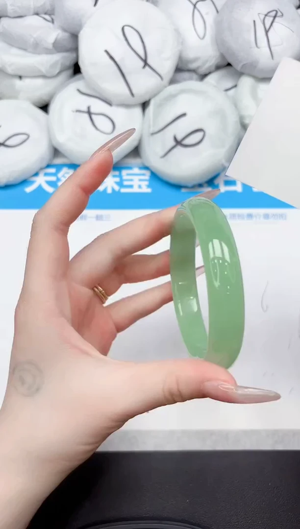 未镶嵌手镯石英质玉5-62.7