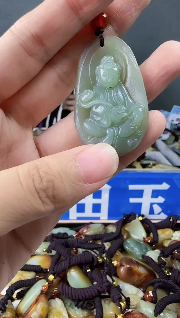 和田玉未镶嵌颈饰1