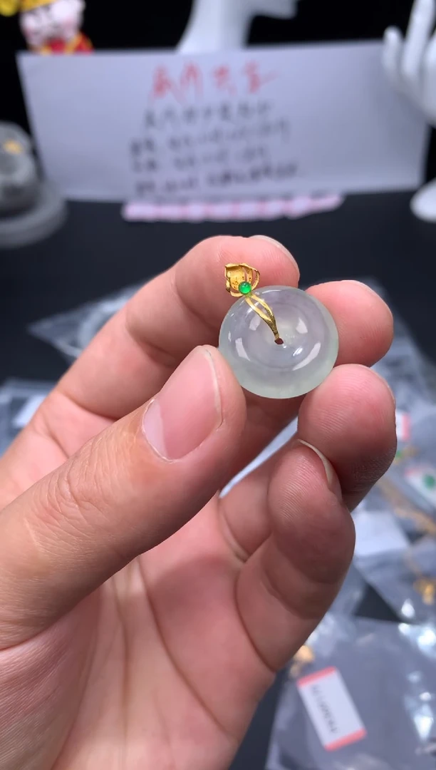 颈饰18K金镶嵌翡翠48小时鉴赏期 退货不扣服务费