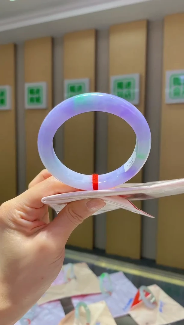 翡翠手镯未镶嵌49圈口56.8*10.7*9.6