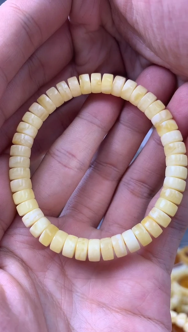 【闪购商品】琥珀裸石未镶嵌手串