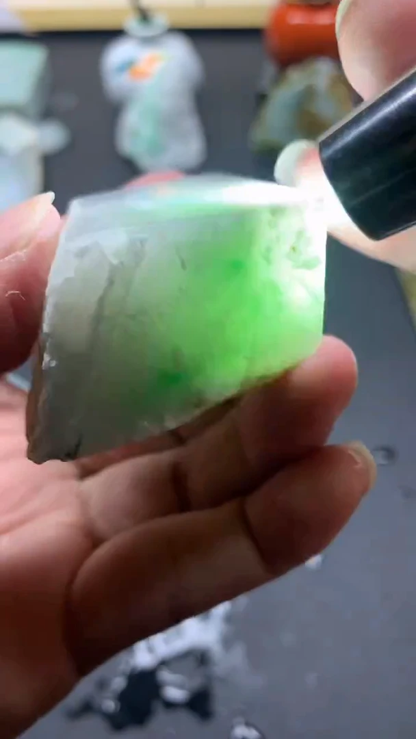 【闪购商品】翡翠颈饰未镶嵌天然翡翠A货