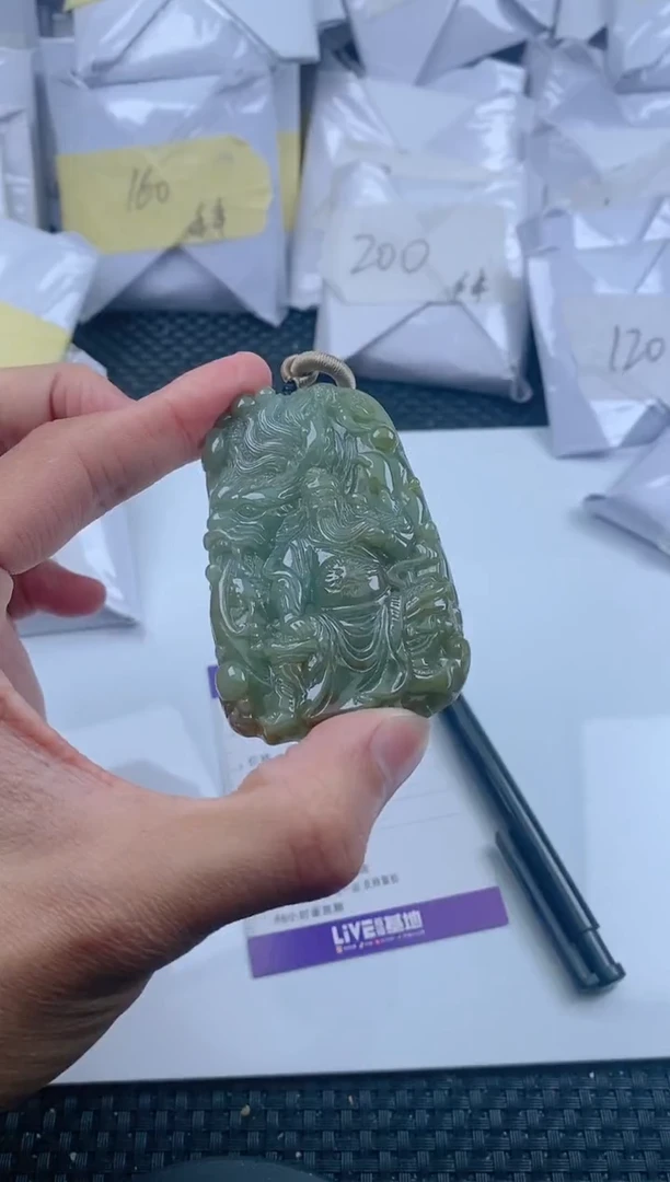 翡翠未镶嵌颈饰