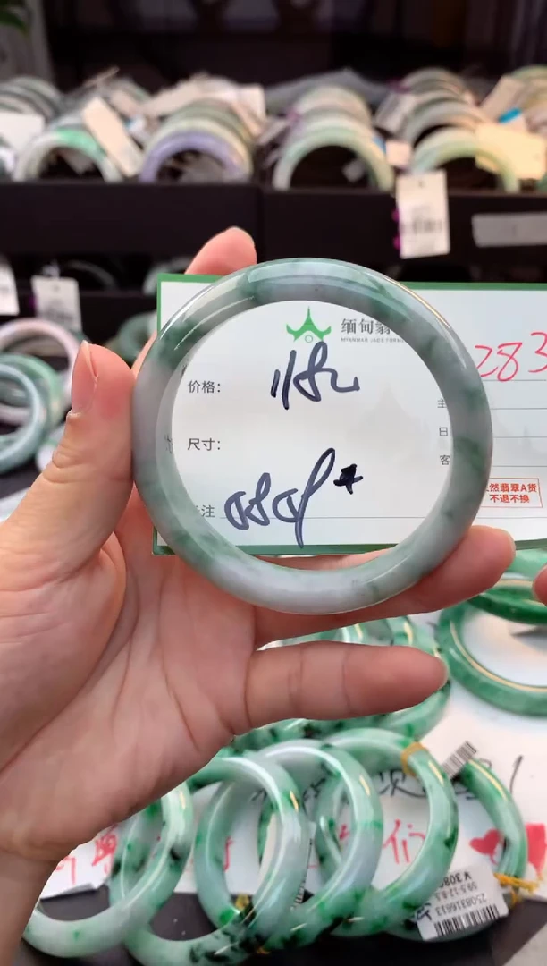 未镶嵌定制翡翠X*s毛货需精细抛光+多人