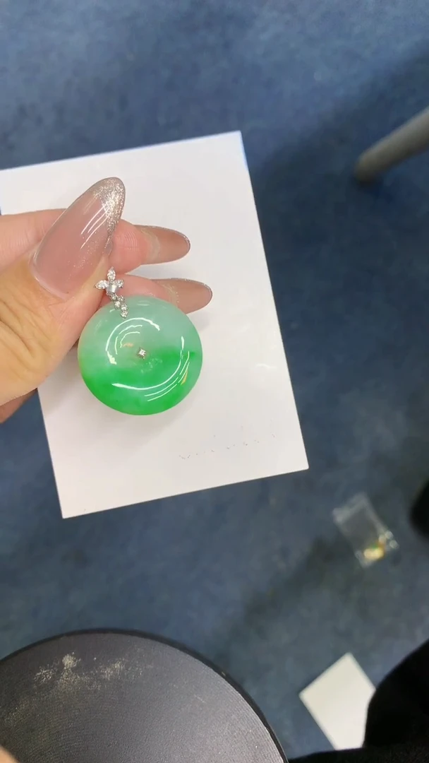 颈饰18K金镶嵌翡翠1