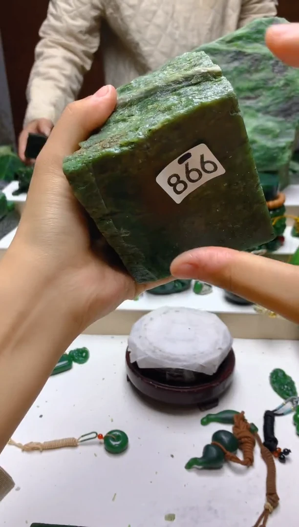 未镶嵌和田玉（碧玉）珠宝半成品1