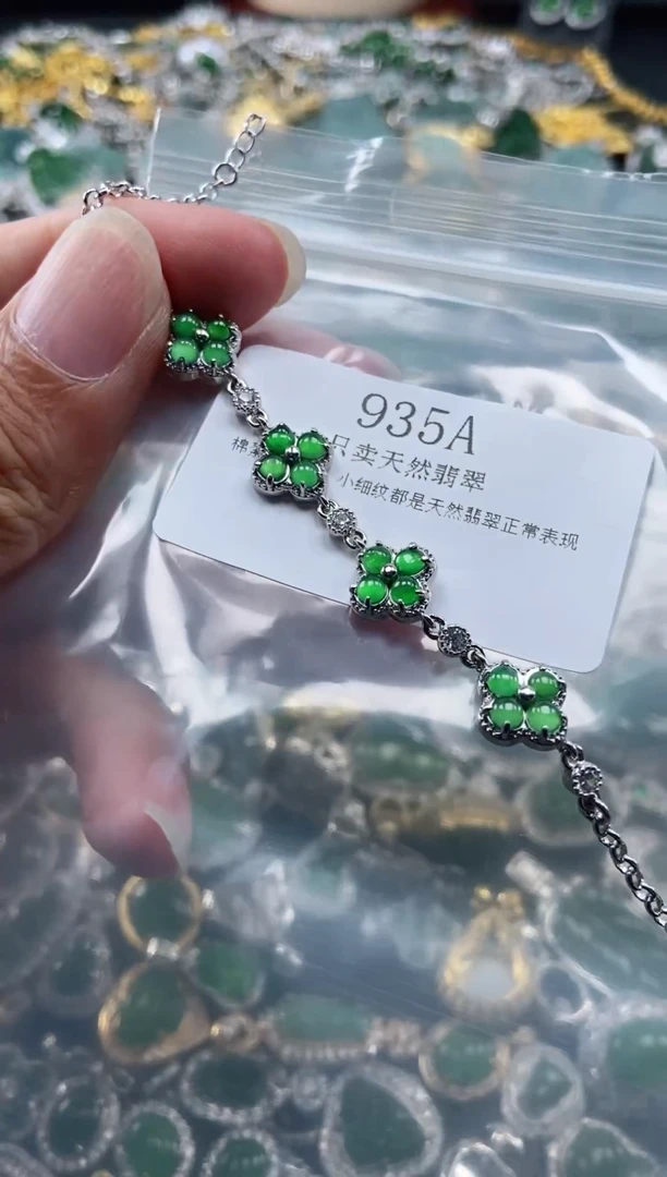 翡翠未镶嵌颈饰一物一拍