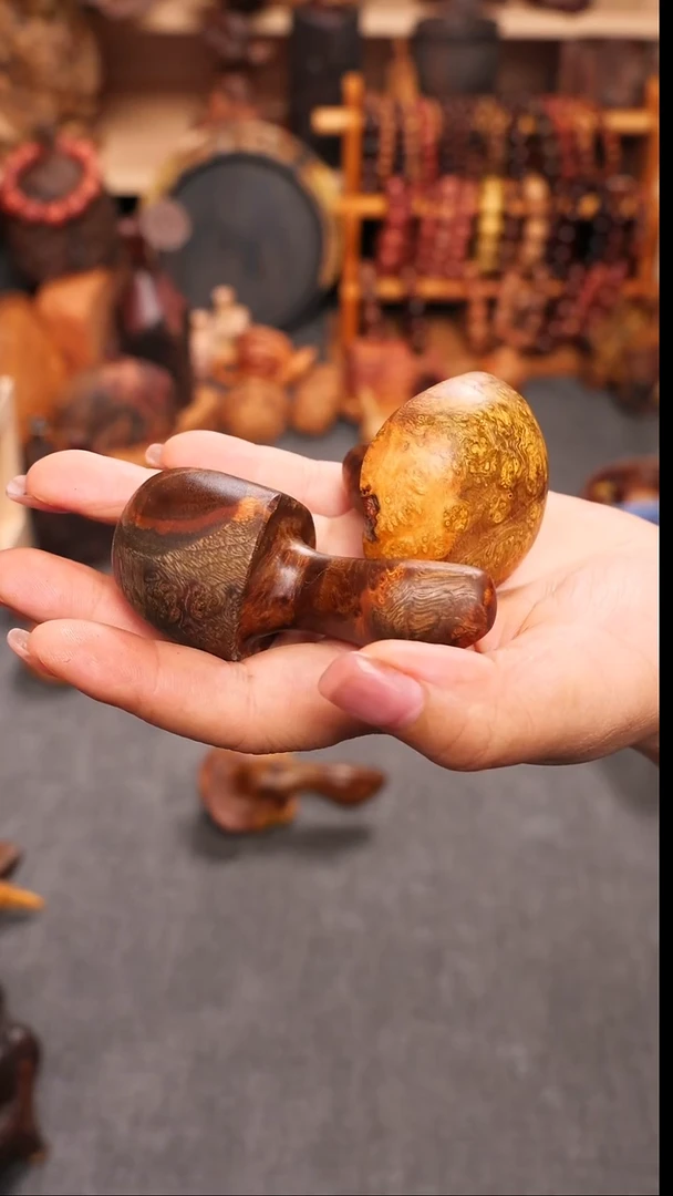大叶紫檀（黑酸枝木类）w**g绿皮刺瘤疤蘑菇把件