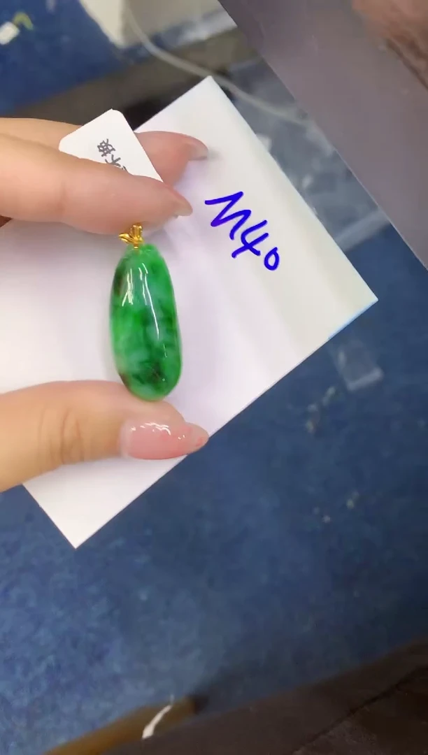 翡翠18K金镶嵌颈饰缅甸天然翡翠A货