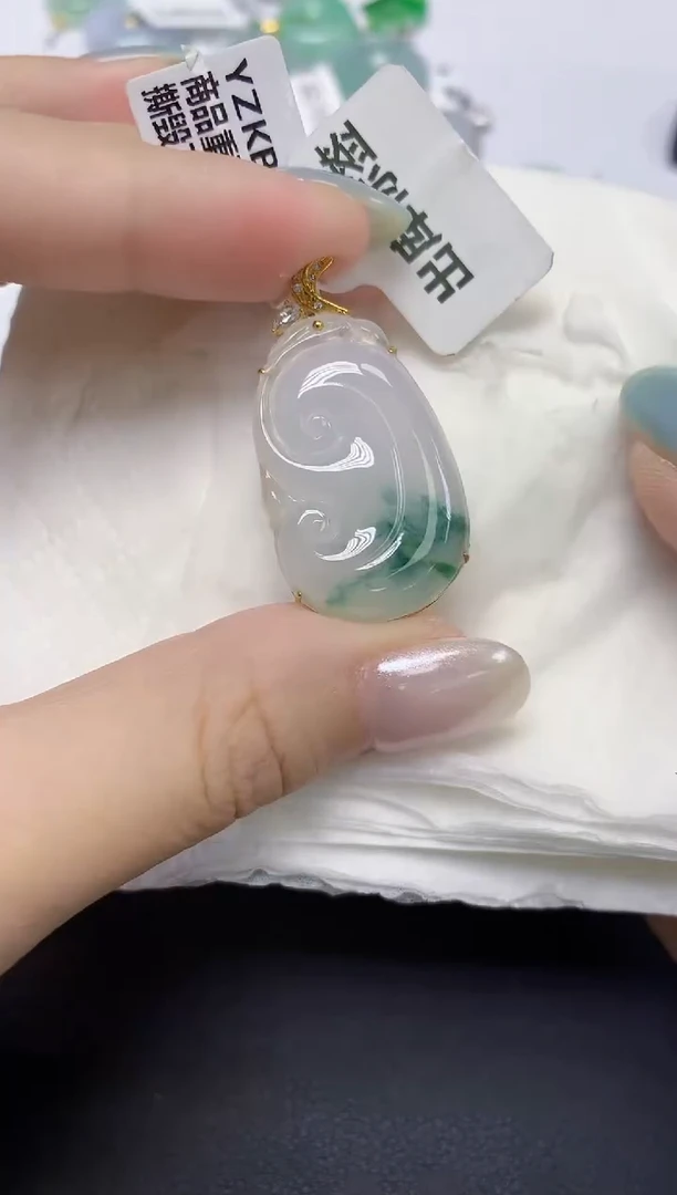 翡翠18K金镶嵌颈饰天然缅甸翡翠A货