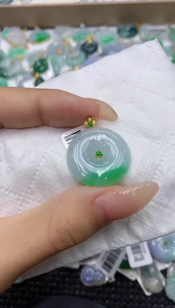 颈饰18K金镶嵌翡翠111111111111