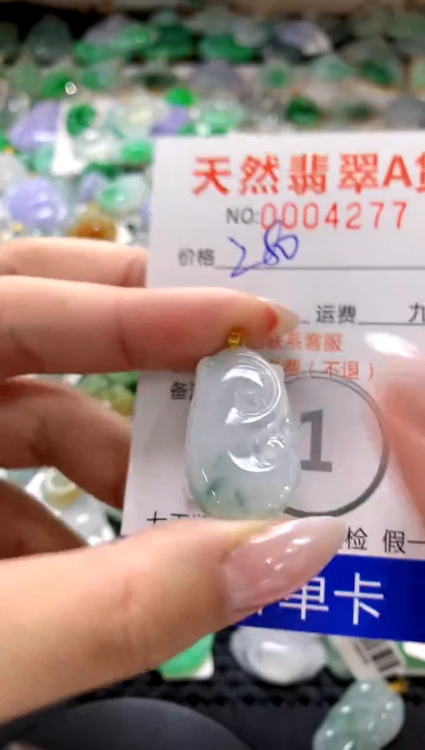 颈饰18K金镶嵌翡翠1111111111111111