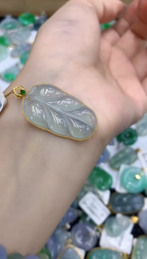 翡翠18K金镶嵌颈饰111111111111