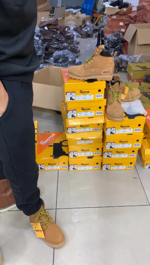 织物42.5码，911，皮鞋码，牛皮工装靴，默认微瑕 领口氧化