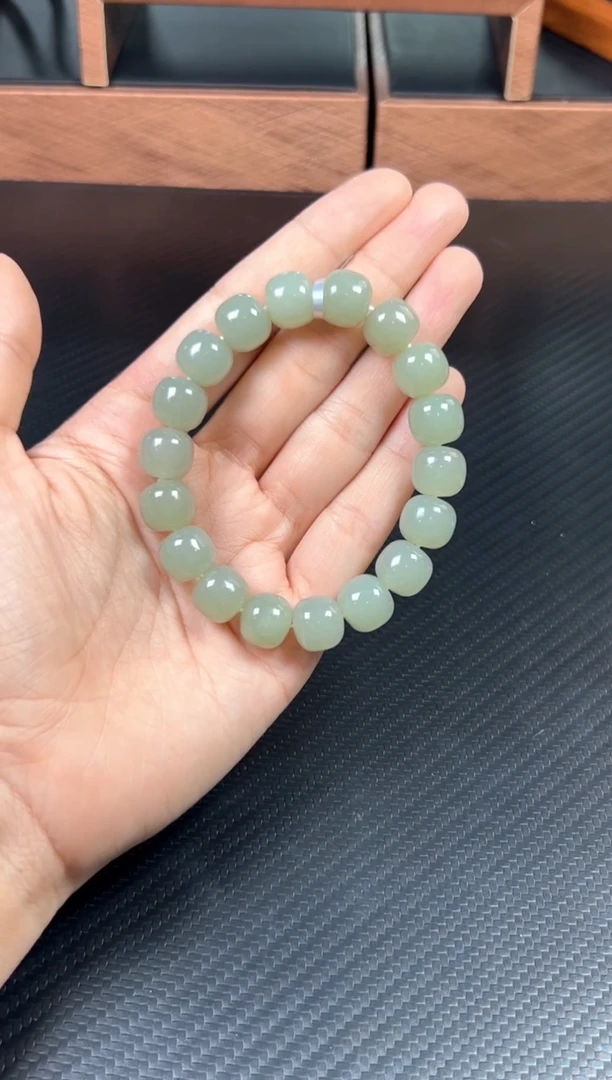 手串未镶嵌和田玉且末微色差近矿卡11*12