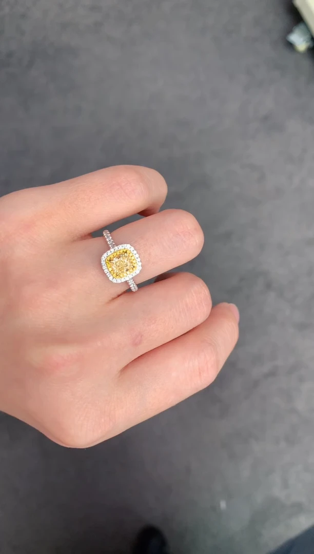 戒指/指环18K金镶嵌钻石1ct黄钻戒指