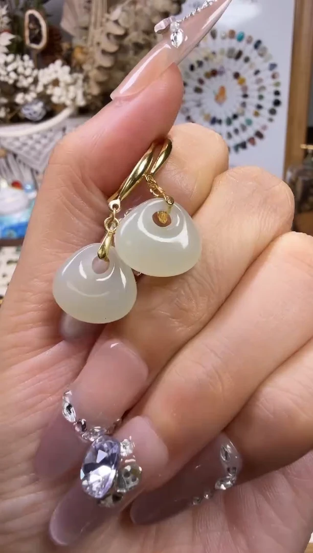水晶摆件未镶嵌耳钉