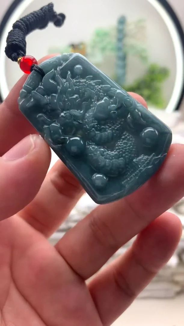 翡翠未镶嵌颈饰晴**鹤挂件