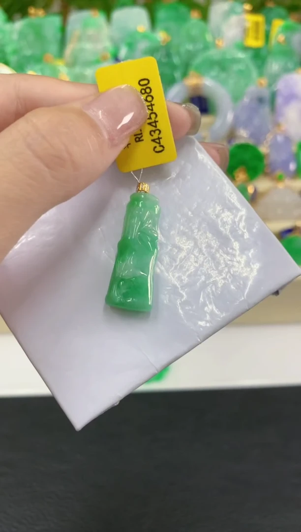 吊坠(不含链)18K金镶嵌翡翠挂件