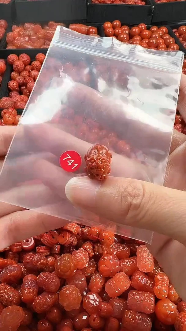颈饰未镶嵌南红玛瑙1