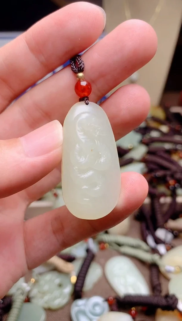 和田玉未镶嵌颈饰1