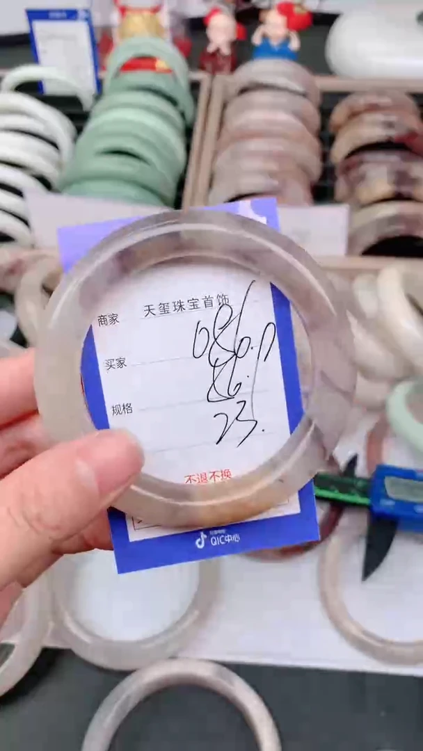 未镶嵌手镯石英质玉086