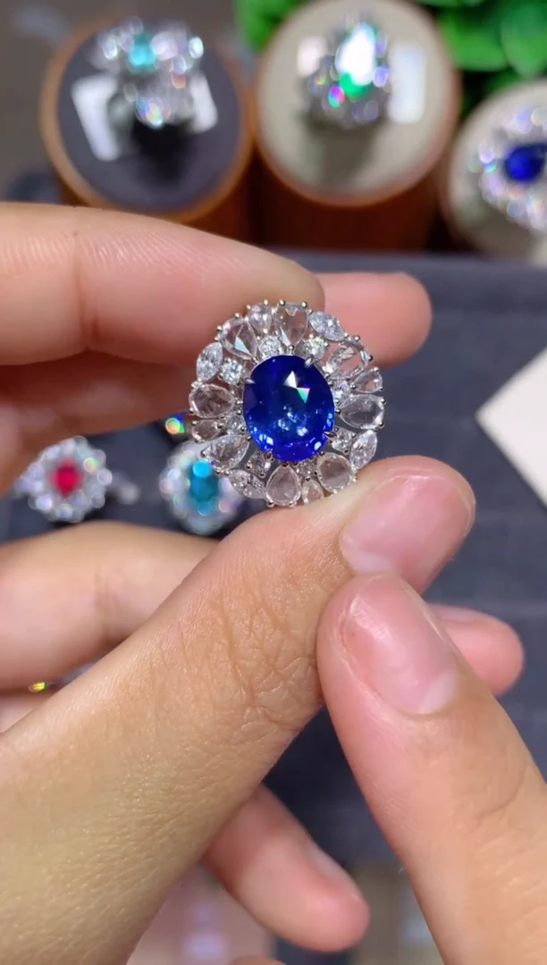 戒指蓝宝石18K金镶嵌3.1CT