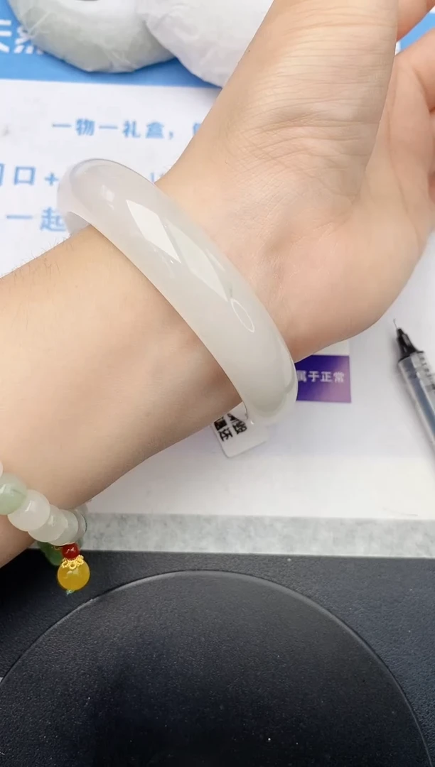 未镶嵌手镯石英质玉w211-B63+