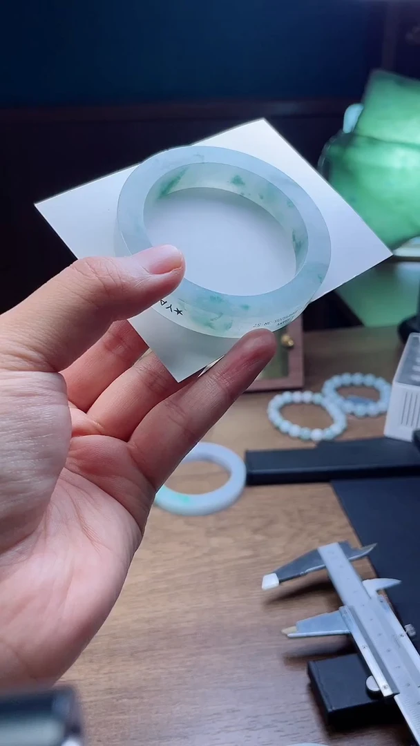 定制翡翠手镯未镶嵌长**央定制